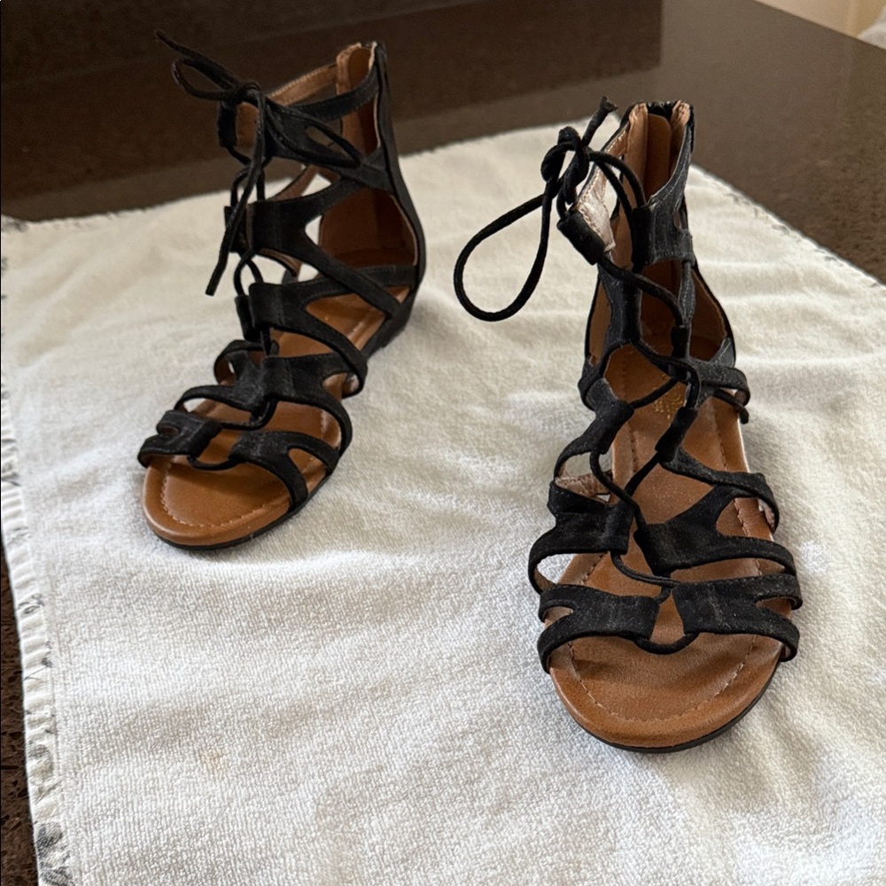 Crown Vintage Black Lace-Up Sandals